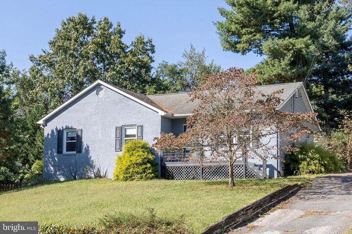 Property Photo: 108 Fenwick Court VA 22602