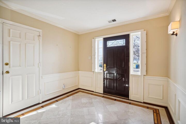 Property Photo: 428 N Union Street VA 22314