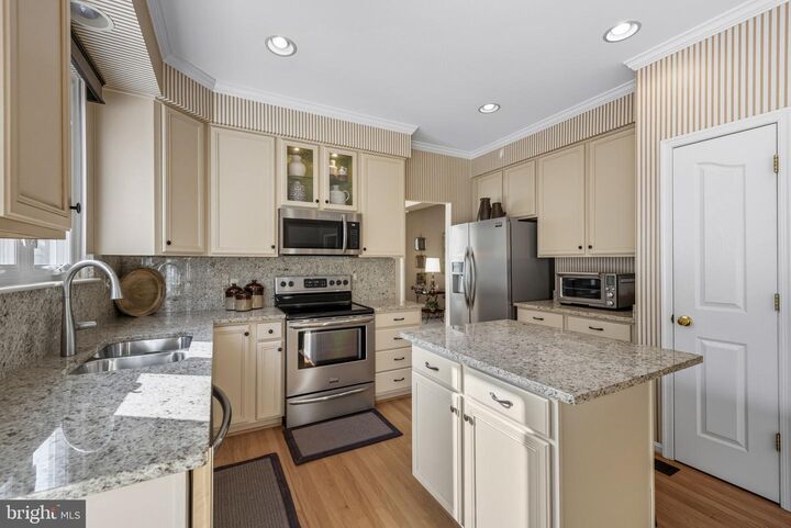 Property Photo:  9105 Amber Oaks Way  MD 21117 