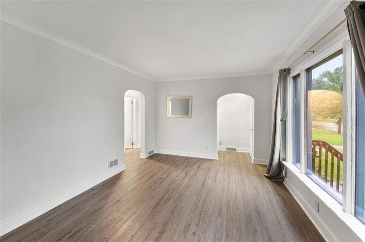 Property Photo: 114 Riverbend Crescent MB R3K 1J1