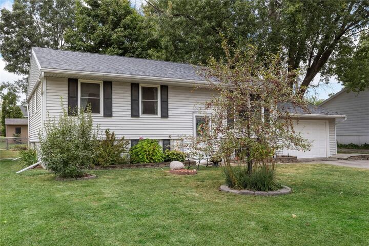 Property Photo:  6509 Mosswood Lane NE  IA 52402 