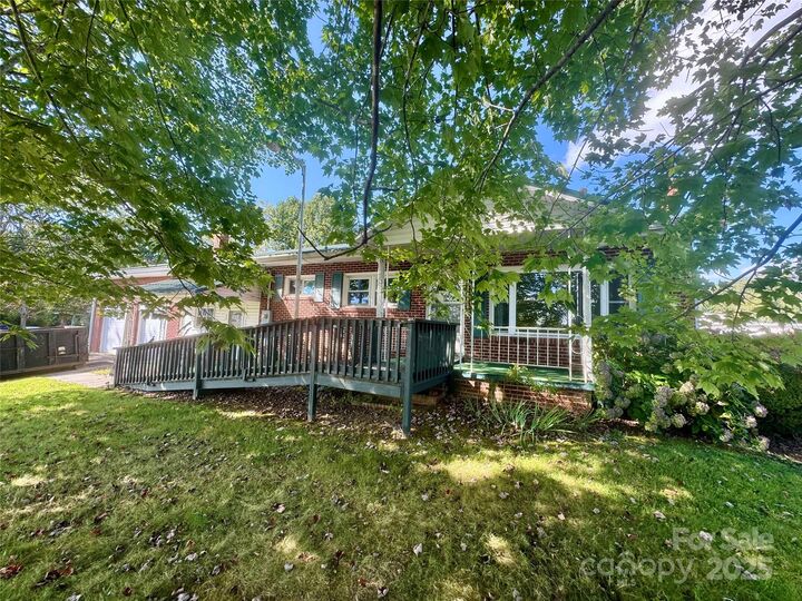 22 Madrid Lane  Hendersonville NC 28792 photo