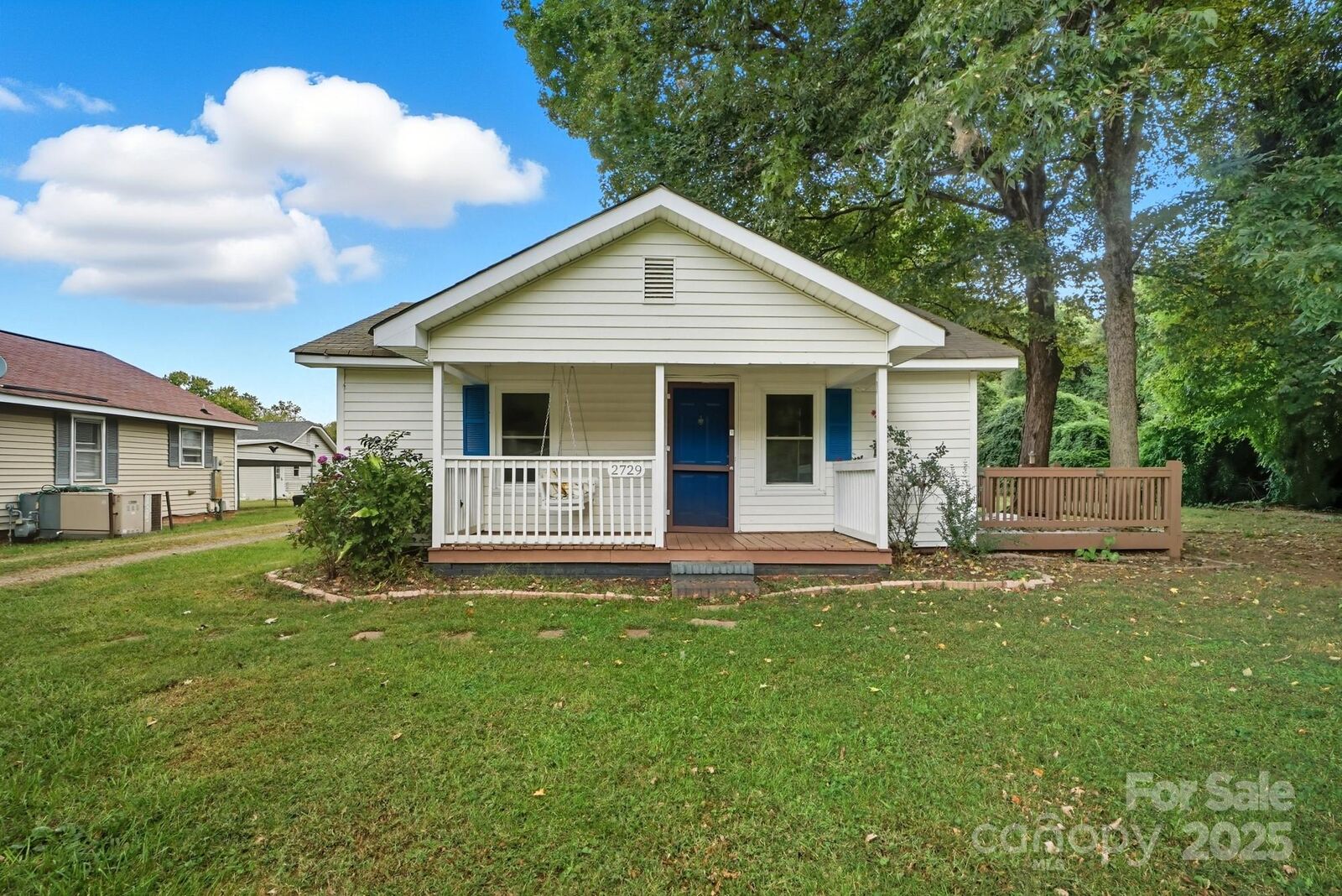 Property Photo: 2729 Ridge Avenue S NC 28025