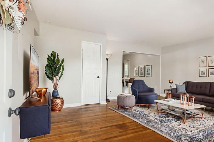 Property Photo: 3114 Wessex Court OH 43232