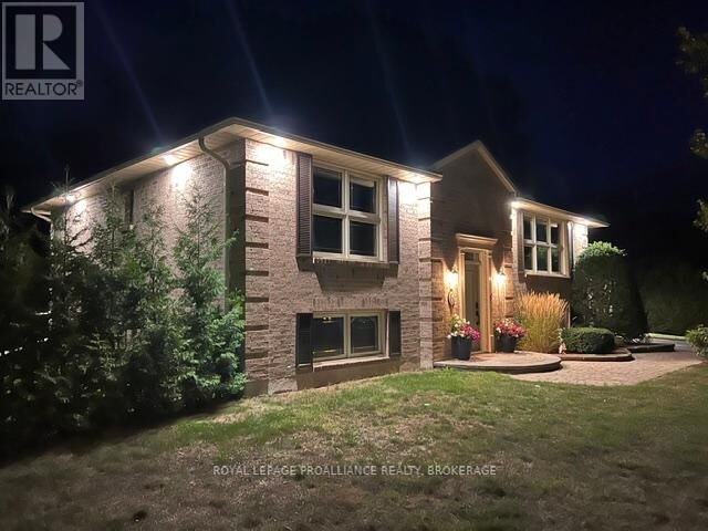 Property Photo:  6 Faircrest Boulevard  ON K7L 4V1 