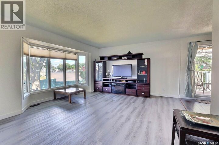 Property Photo:  901 17th Avenue E  SK S4N 0Y9 