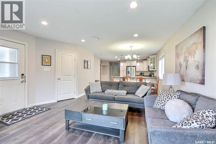 Property Photo:  557 9th Street E  SK S6V 0Y4 