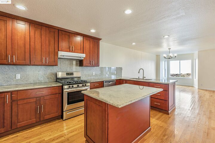 Property Photo:  1580 Great Hwy #4  CA 94122 