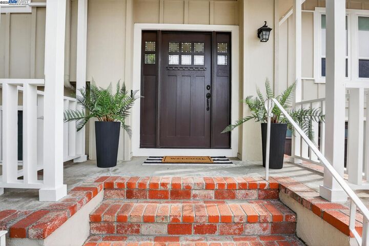 Property Photo: 3274 Red Leaf Ct CA 94542