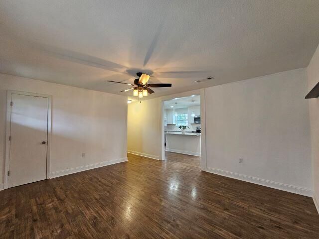 Property Photo: 42 NW Marilyn Avenue FL 32548
