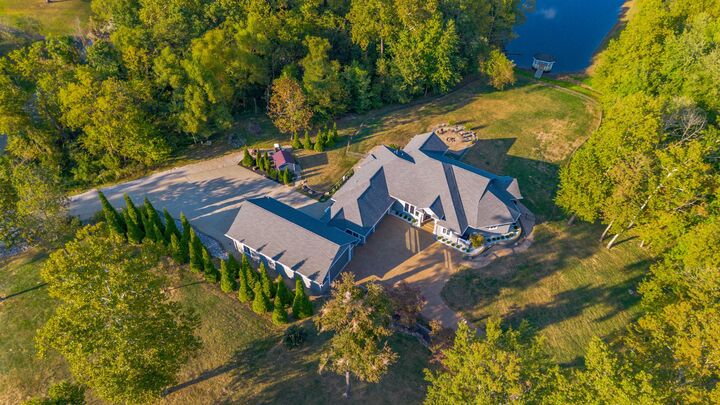 Property Photo:  1088 Hunter Blvd  IN 47630 