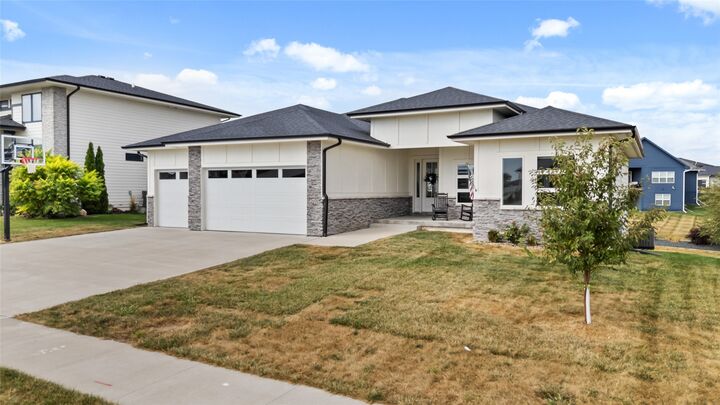 Property Photo: 2600 Sunflower Drive IA 50263