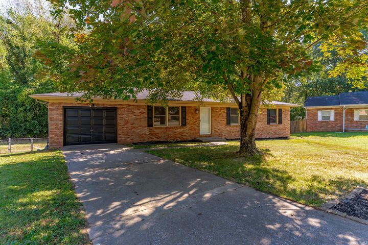 Property Photo:  6800 Oakmont Court  IN 47630 