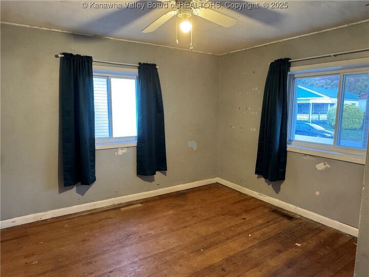 Property Photo: 306 Kanawha Avenue WV 25143