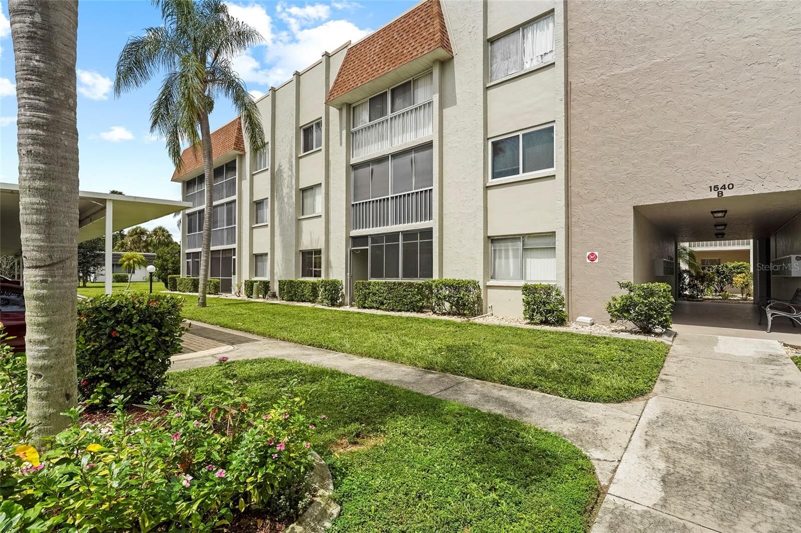 Property Photo: 1540 Glen Oaks Drive E B134 FL 34232