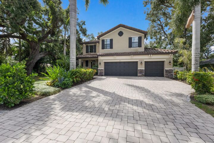 Property Photo:  1846 Jasmine Drive  FL 34239 