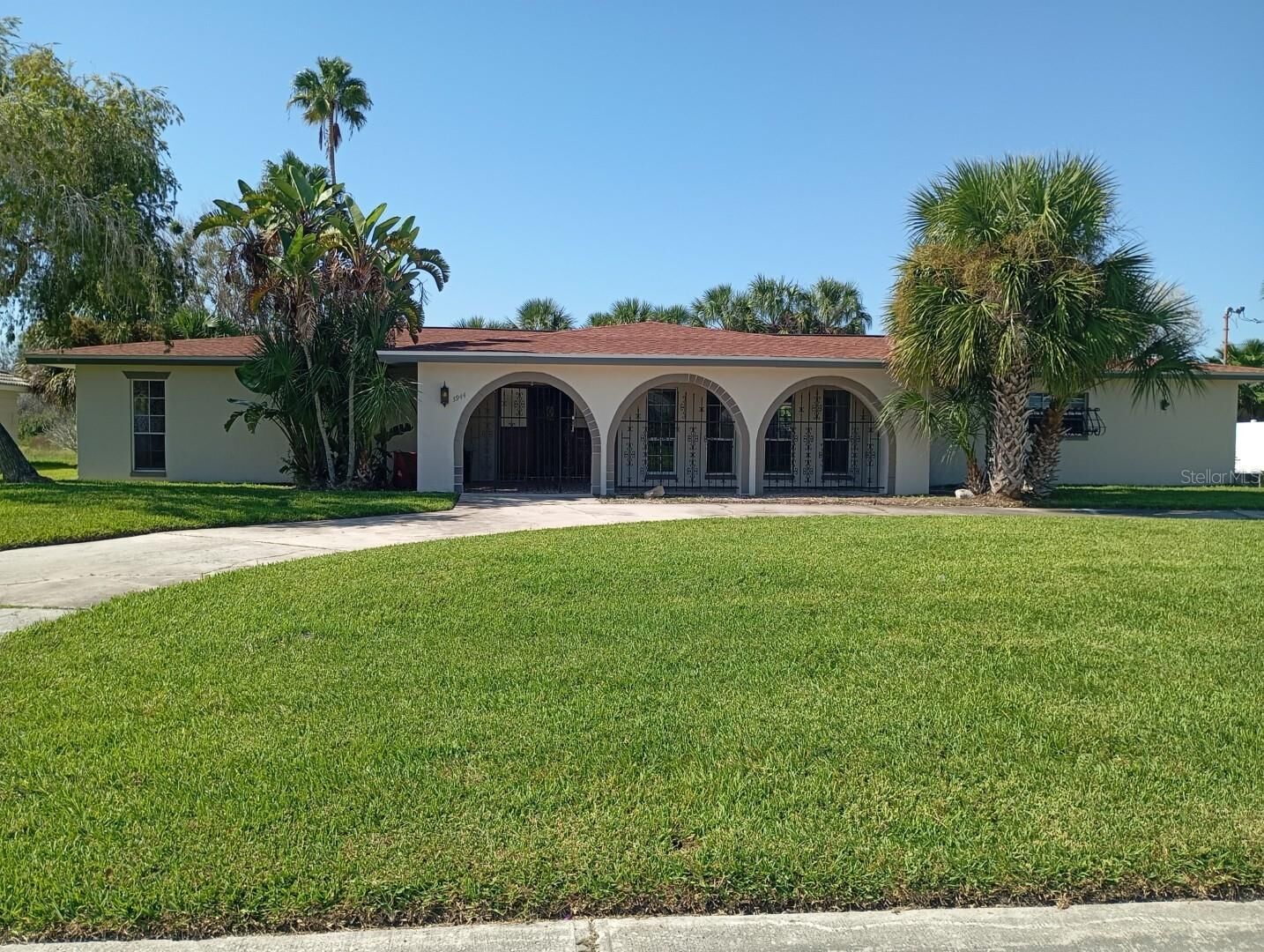 Property Photo: 3944 Headsail Drive FL 34652