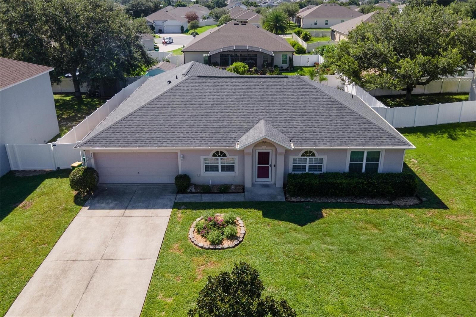 Property Photo:  802 Deer Glen Court  FL 34731 