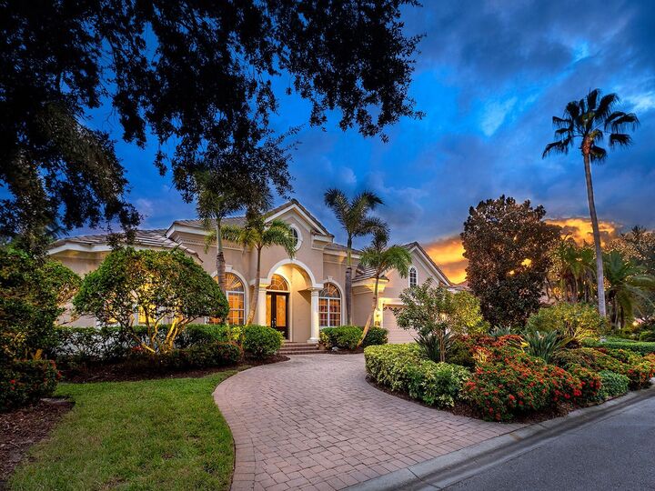 Property Photo: 12714 Deacons Place FL 34202