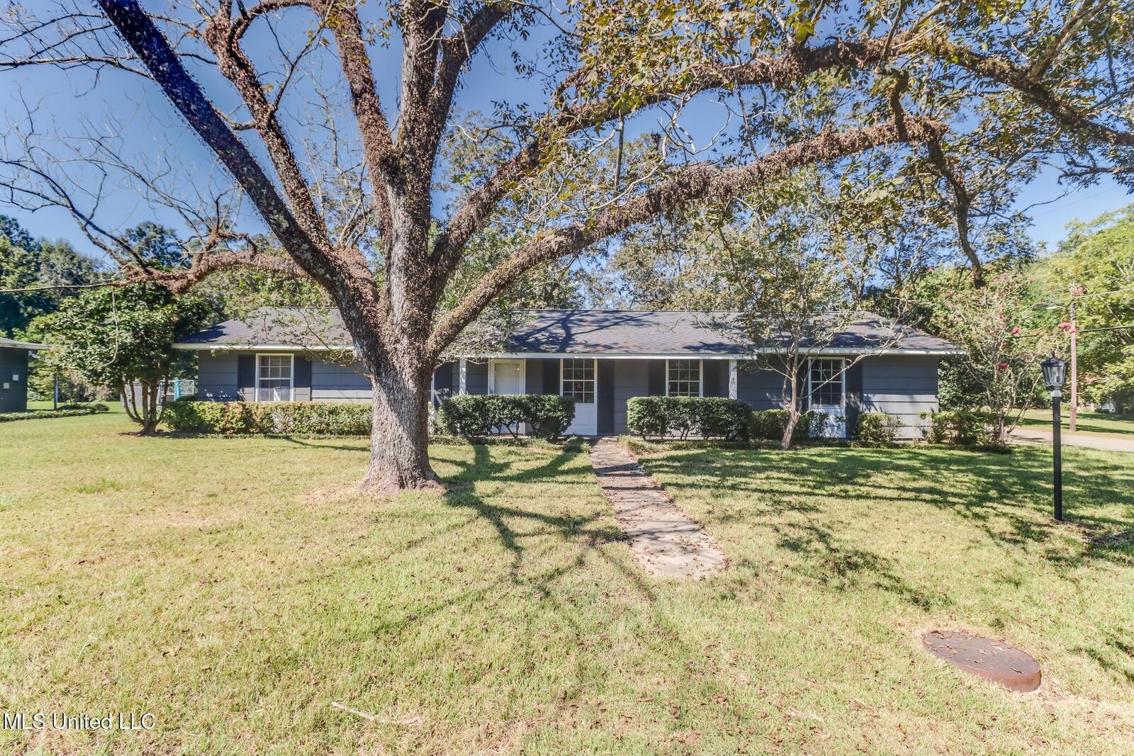 Property Photo:  414 Pecan Boulevard  MS 39577 