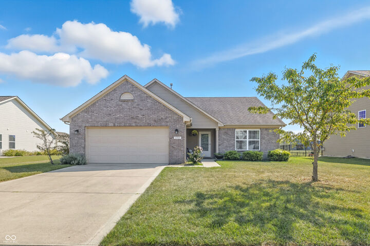 Property Photo:  4353 W Parkway Court  IN 46163 