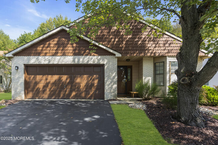 102 Murray Hill Terrace  Marlboro NJ 07746 photo