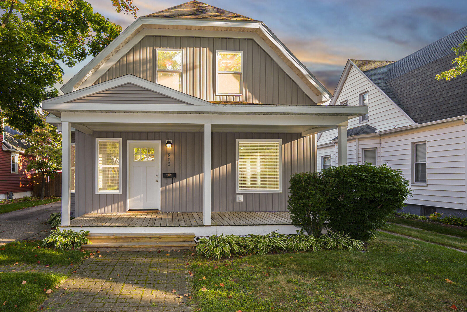 Property Photo:  923 Michigan Avenue  MI 49085 