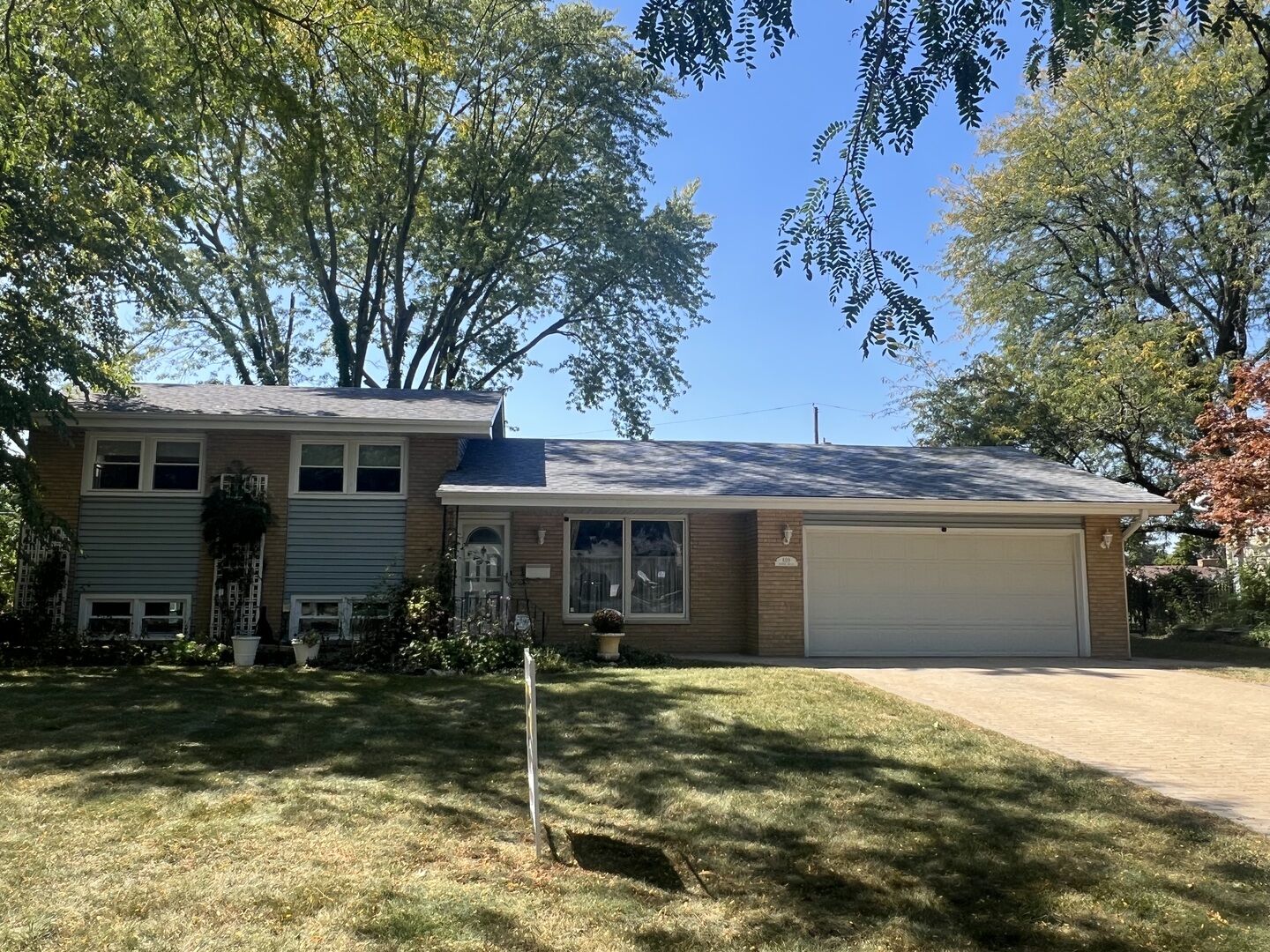 Property Photo: 609 Bethel Drive IL 60435
