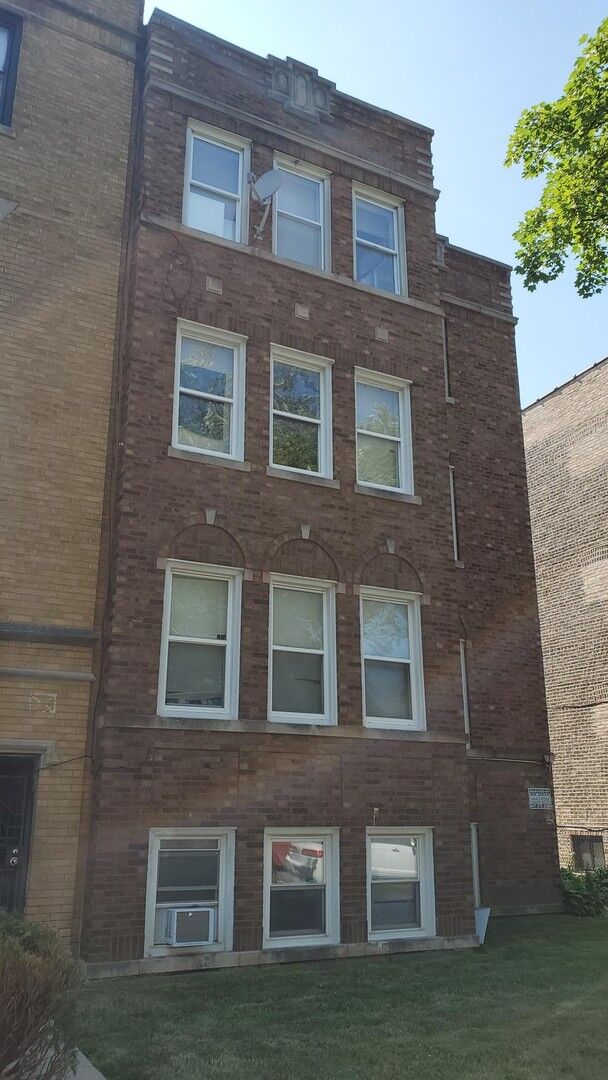 Property Photo:  6342 N Artesian Avenue 1B  IL 60659 