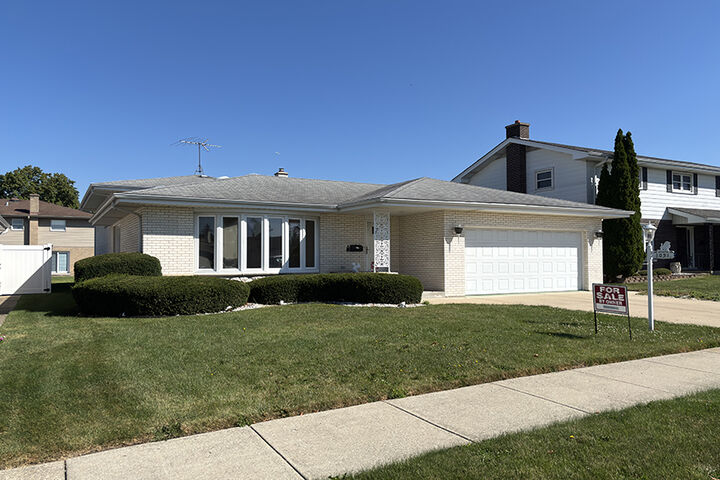 Property Photo: 10916 Kingston Street IL 60154
