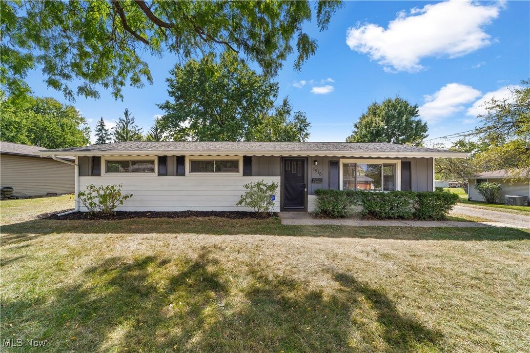 Property Photo: 1516 Gillie Drive OH 44241