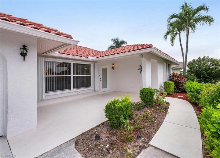 Property Photo: 129 Fleur De Lis Ln FL 34112