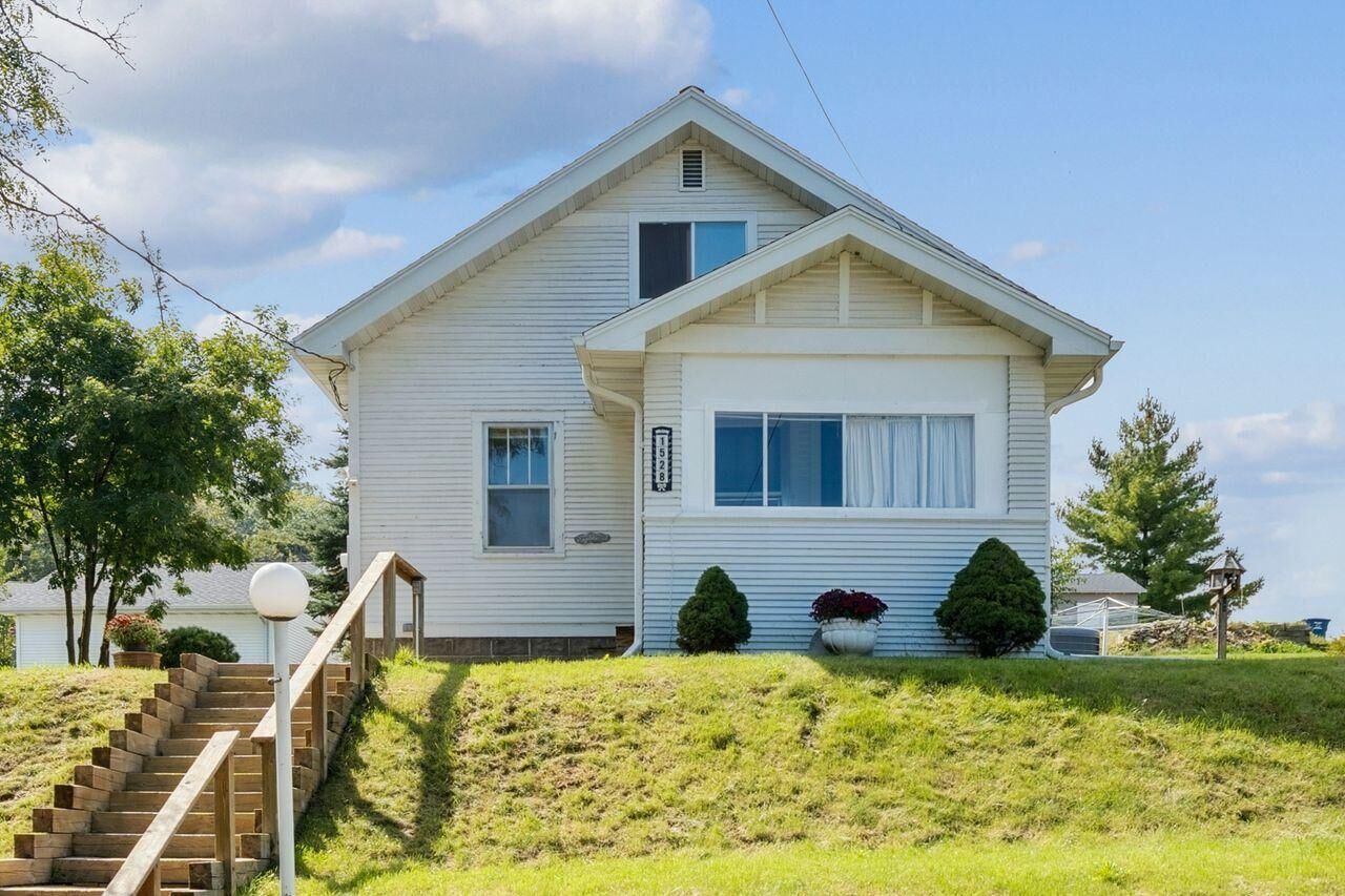 Property Photo:  1528 East Avenue  MN 55066 