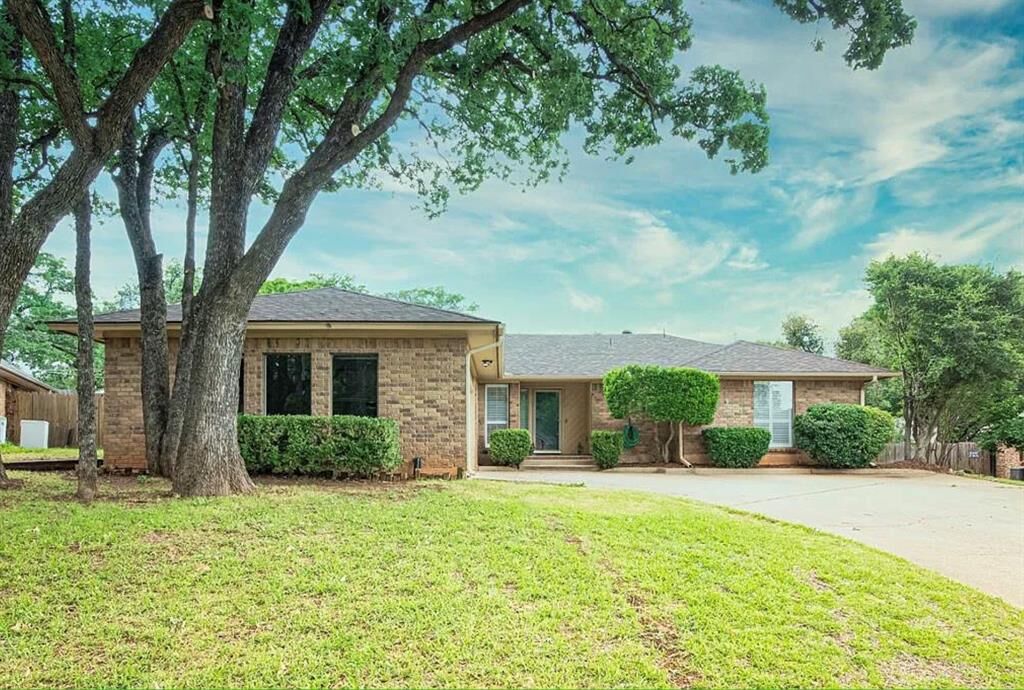 Property Photo:  5208 Overridge Drive  TX 76017 