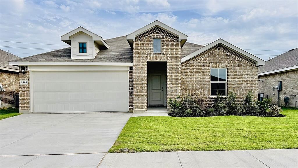 Property Photo: 9409 Mint Hill Drive TX 76108