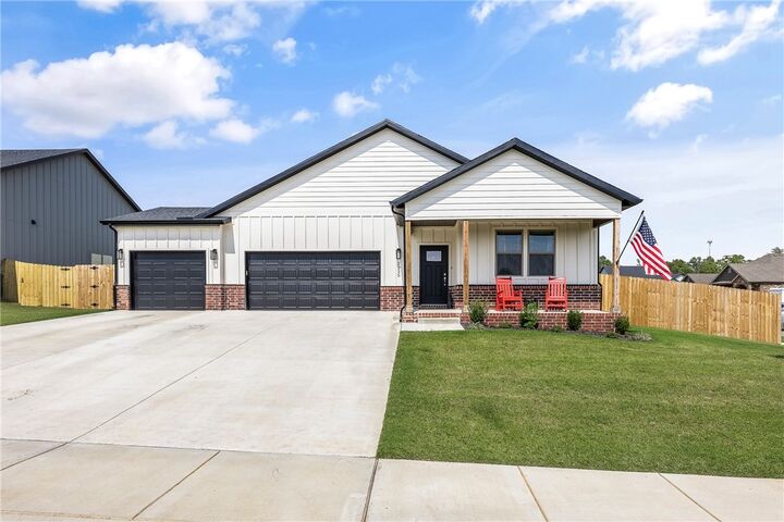 Property Photo:  2220 Langford Street  AR 72751 