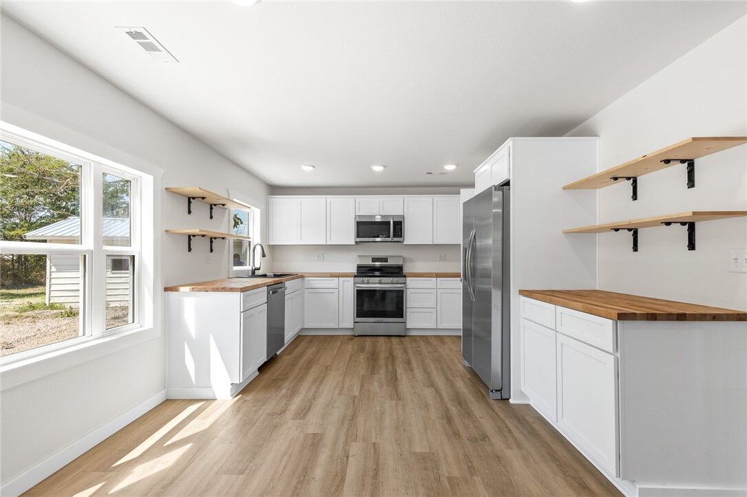 Property Photo:  8020 Orchard Point  AR 72601 