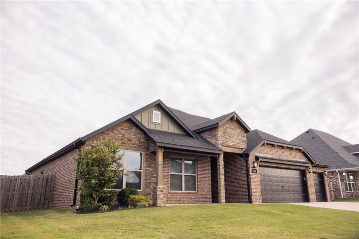 Property Photo:  1420 Florentine Road  AR 72719 
