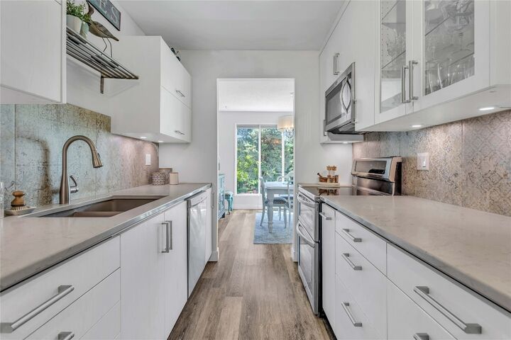 1056 Bernard Avenue 216  Kelowna BC V1Y 8L7 photo