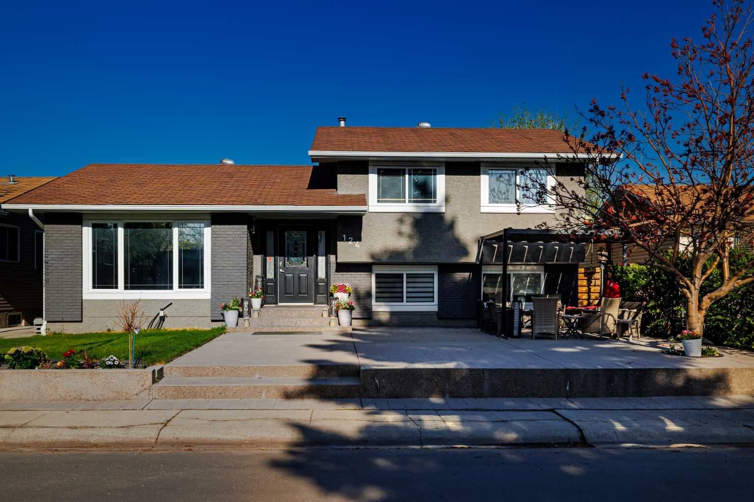 Property Photo: 124 Whiteside Crescent NE AB T1Y 2A7