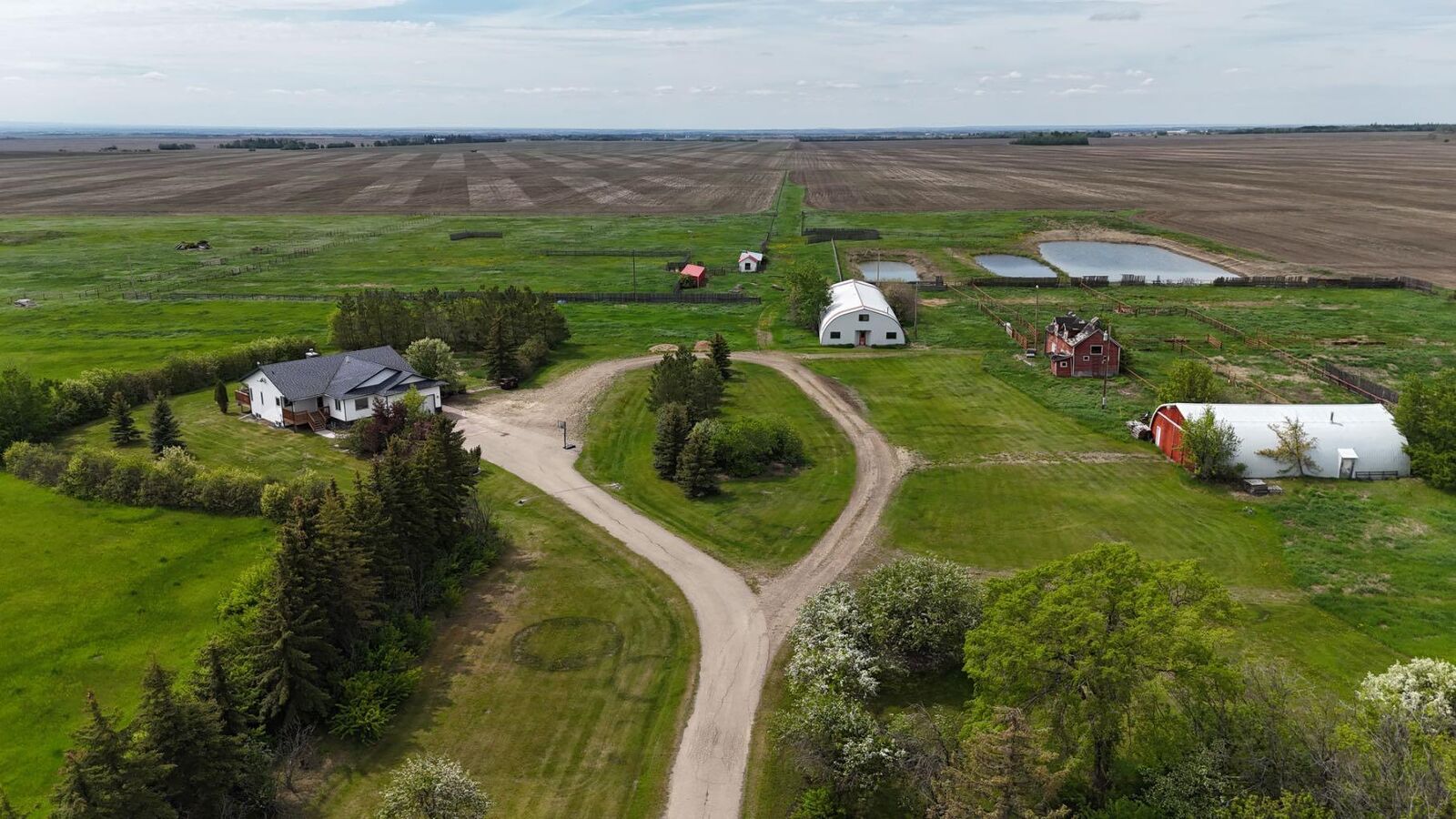 Property Photo: 814042 Hwy 2 AB T0H 1L0