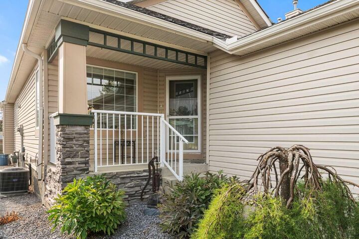 Property Photo:  88 Chaparral Villas SE  AB T2X 3N4 