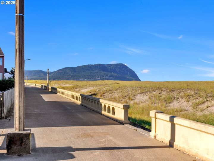 Property Photo:  804 N Prom  OR 97138 