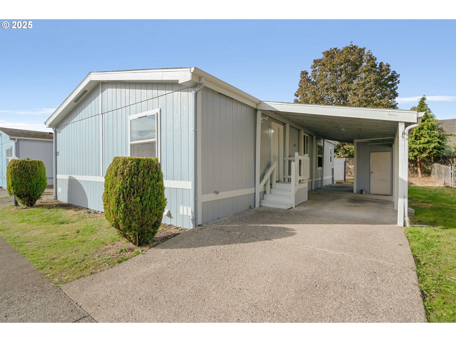 Property Photo: 13216 NE 59th St 25 WA 98682
