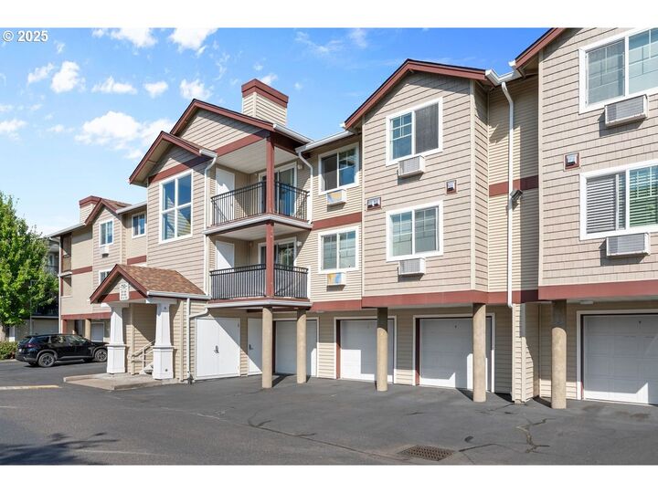 Property Photo:  750 NW 185th Ave 203  OR 97006 