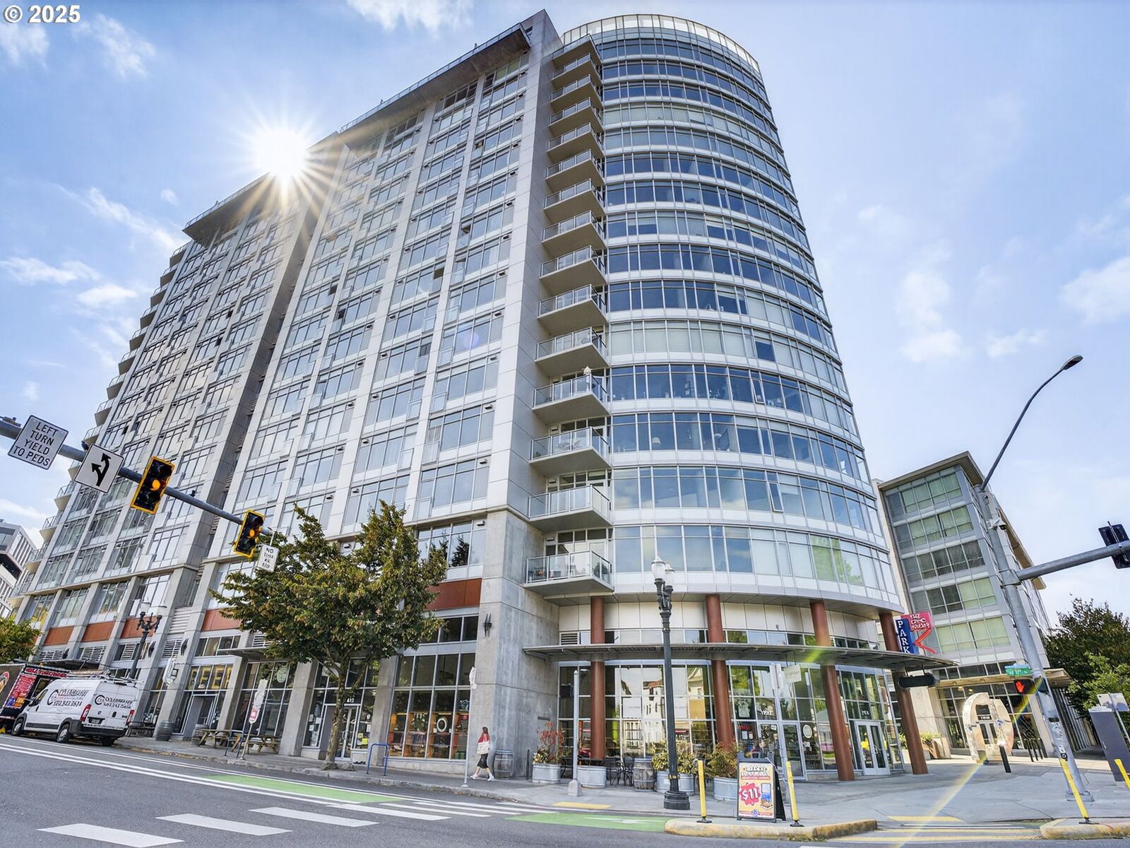 Property Photo:  1926 W Burnside St 606  OR 97209 