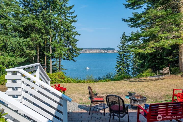 Property Photo: 1105 NE Moore Place WA 98239