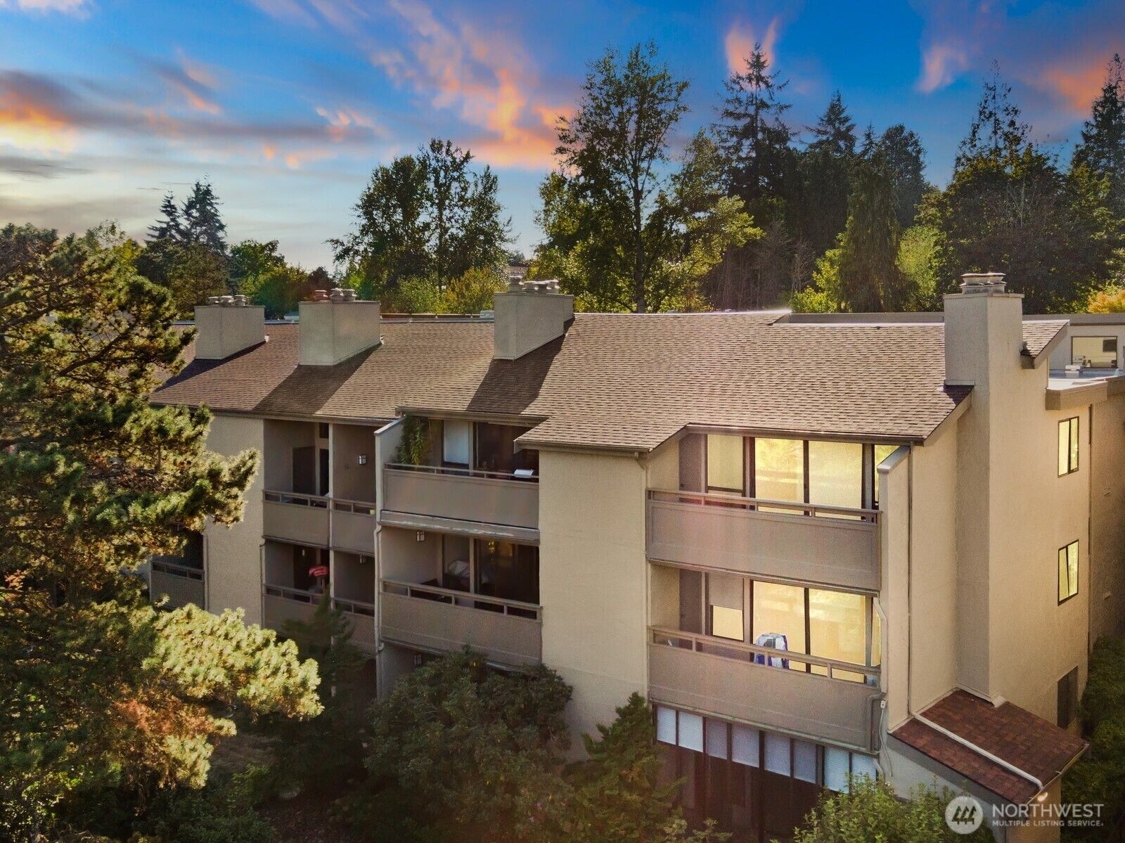 Property Photo:  6652  Parkpoint Way NE D-311  WA 98115 