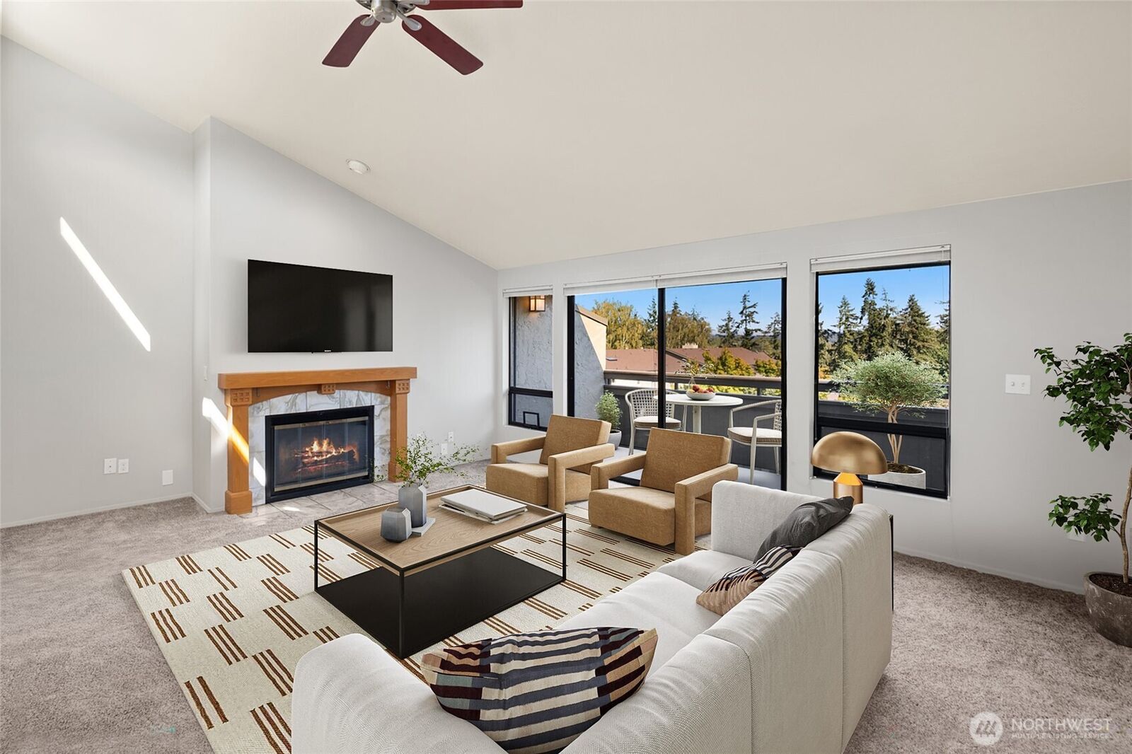 Property Photo: 6652 Parkpoint Way NE D-311 WA 98115