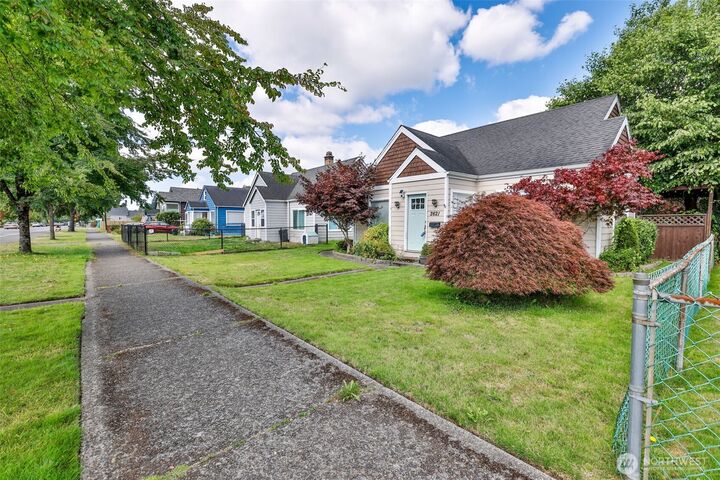 Property Photo:  2621  Sumner Avenue  WA 98550 